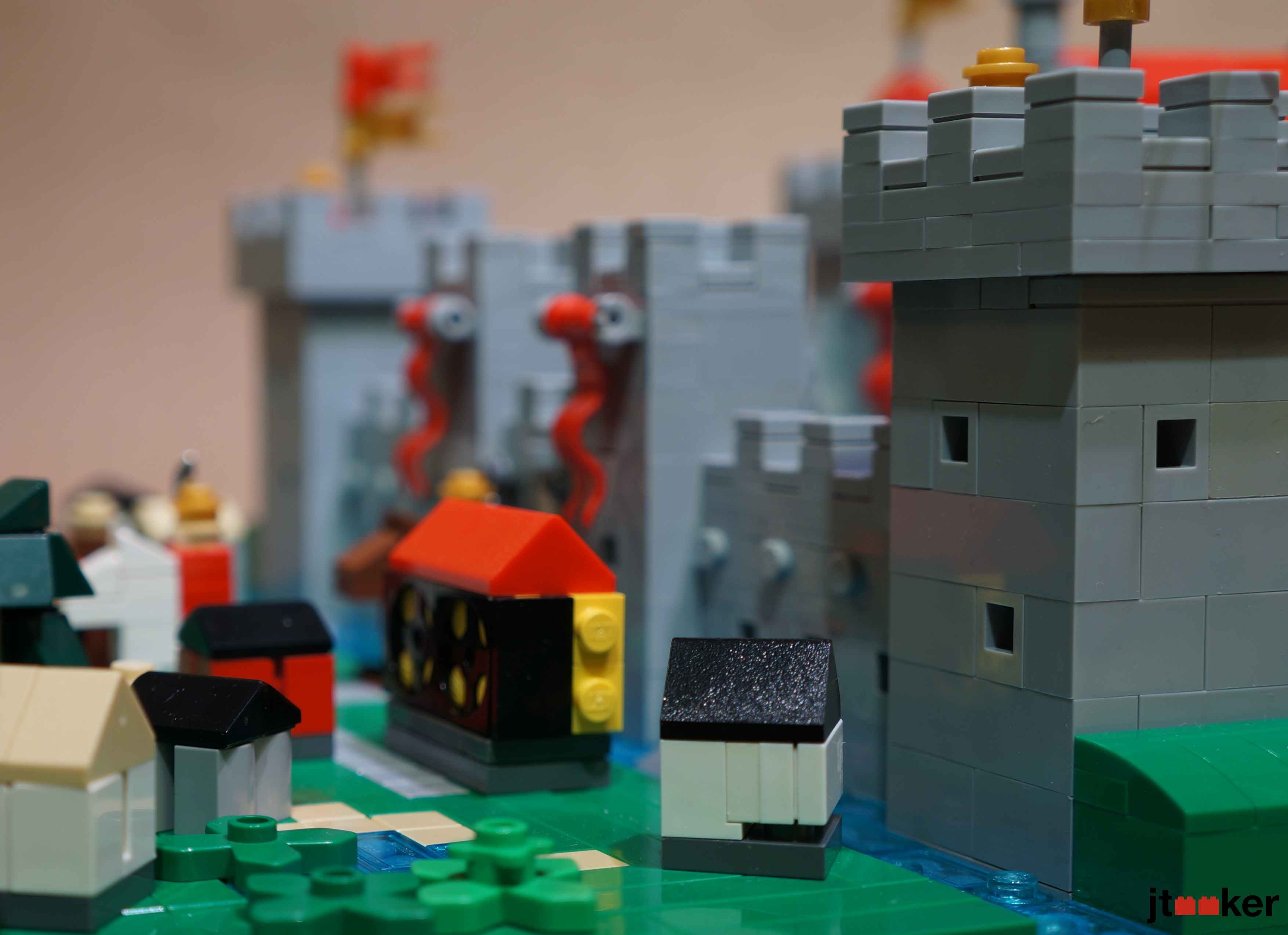 Micro Castle - Pond.jpg Micro Castle - Pond.jpg
